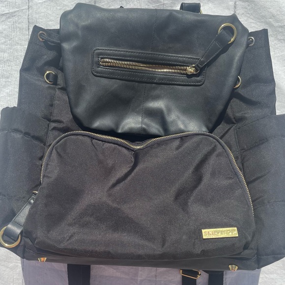 Skip Hop Chelsea Downtown Chic Multi Compartment Backpack Diaper Bag - Picture 6 of 15